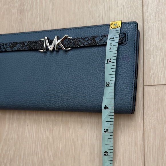 Michael Kors Reed Large Bifold Wallet - Picture 8 of 9